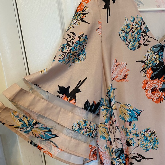 Blush Blouse with Large Floral Print - Picture 3 of 4